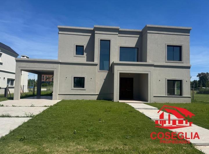 Casa · 242m² · 6 Ambientes · 3 Cocheras