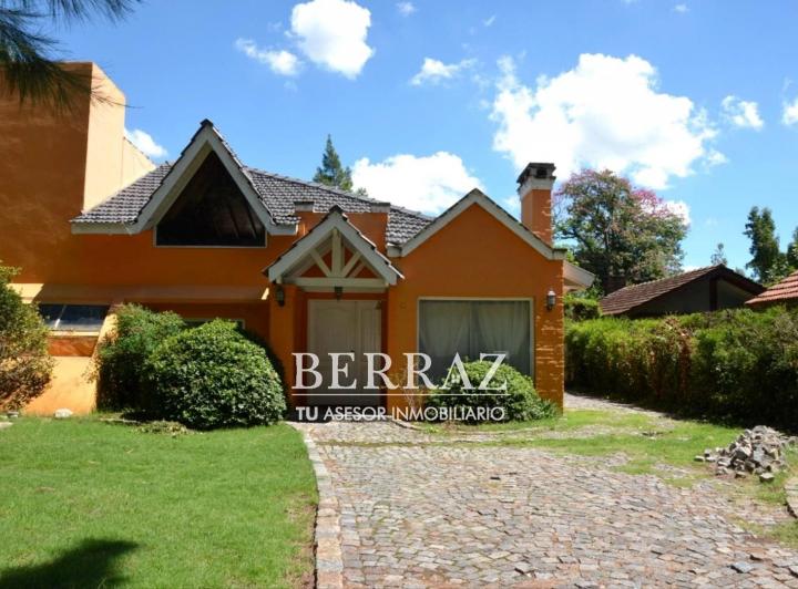 Casa · 300m² · 5 Ambientes · 1 Cochera