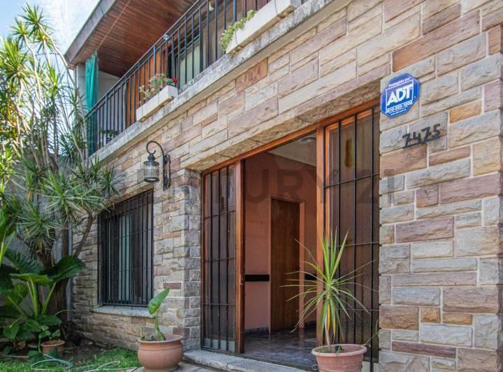Casa · 200m² · 5 Ambientes · 2 Cocheras