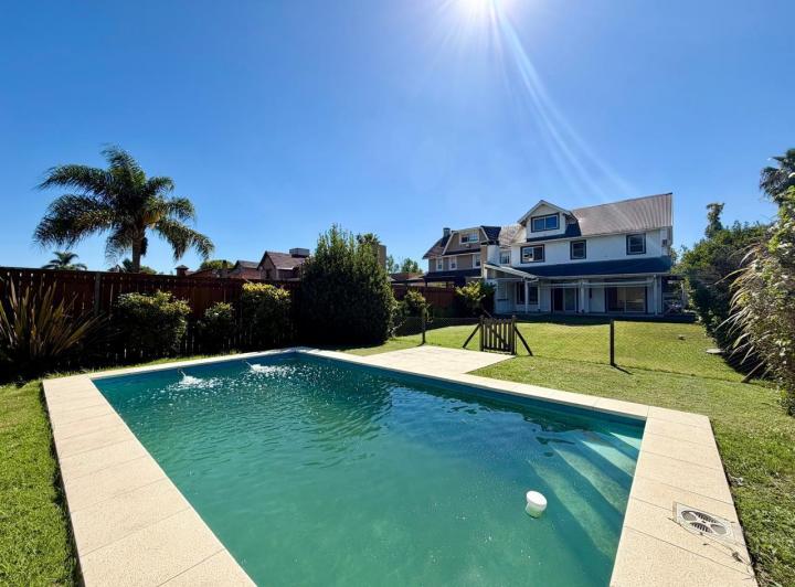 Casa · 171m² · 6 Ambientes · 2 Cocheras