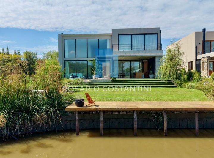 Casa · 480m² · 6 Ambientes · 2 Cocheras