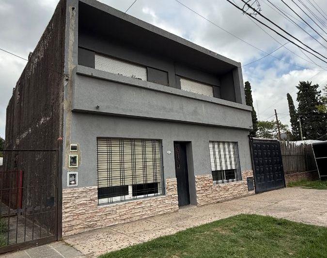 Casa · 199m² · 6 Ambientes · 2 Cocheras
