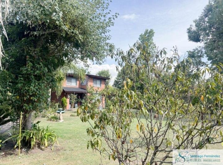 Casa · 220m² · 6 Ambientes · 4 Cocheras