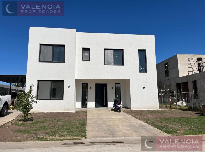 Casa · 270m² · 6 Ambientes · 2 Cocheras