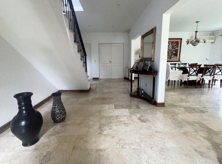 Casa · 521m² · 5 Ambientes · 2 Cocheras