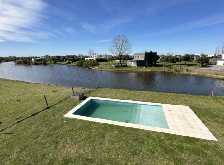 Casa · 271m² · 5 Ambientes · 2 Cocheras