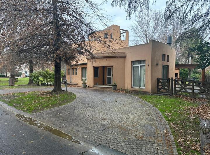 Casa · 284m² · 6 Ambientes