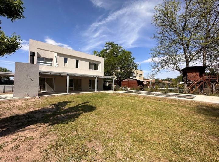 Casa · 210m² · 6 Ambientes