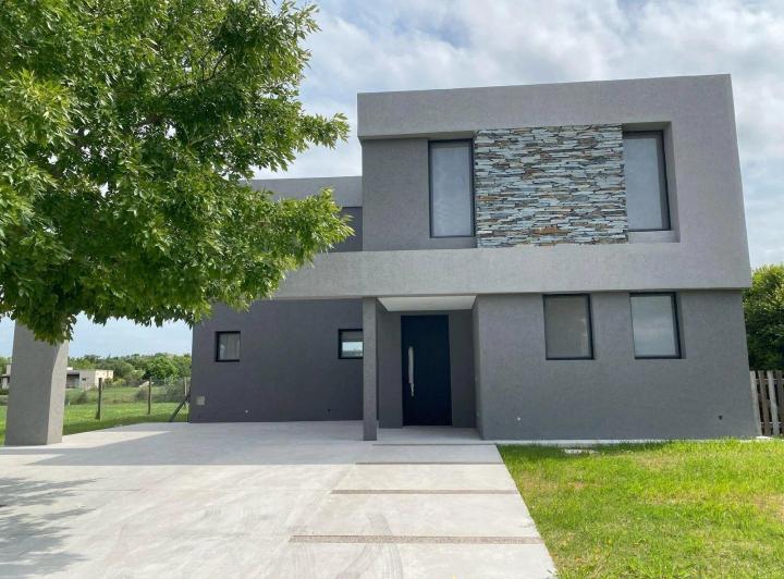 Casa · 227m² · 7 Ambientes · 1 Cochera