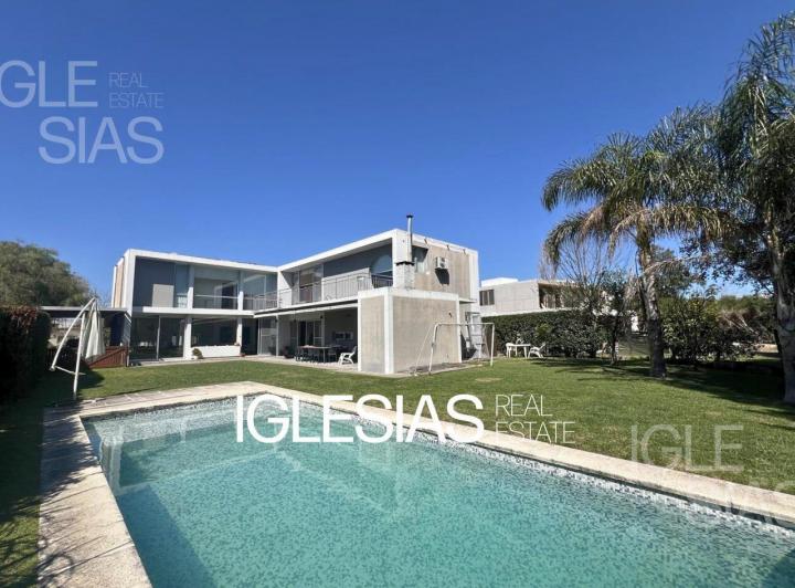 Casa · 297m² · 7 Ambientes