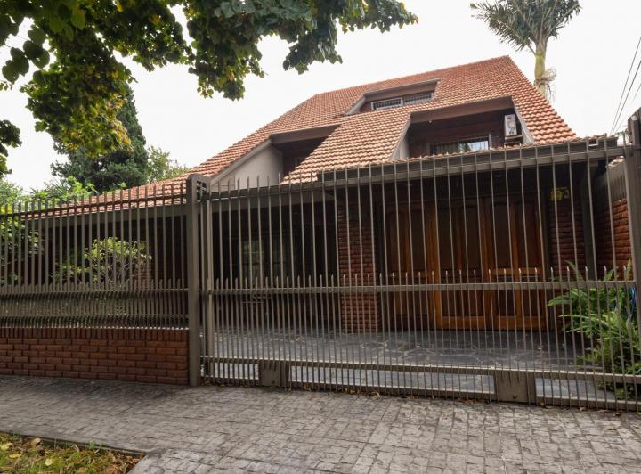Casa · 372m² · 6 Ambientes · 2 Cocheras