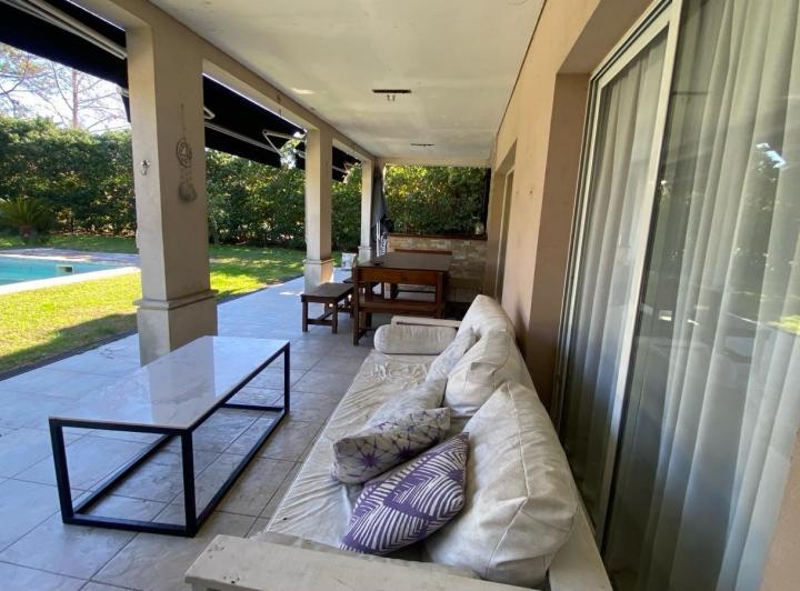 Casa · 278m² · 5 Ambientes · 2 Cocheras