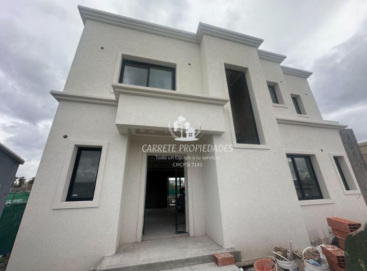 Casa · 159m² · 5 Ambientes · 3 Cocheras