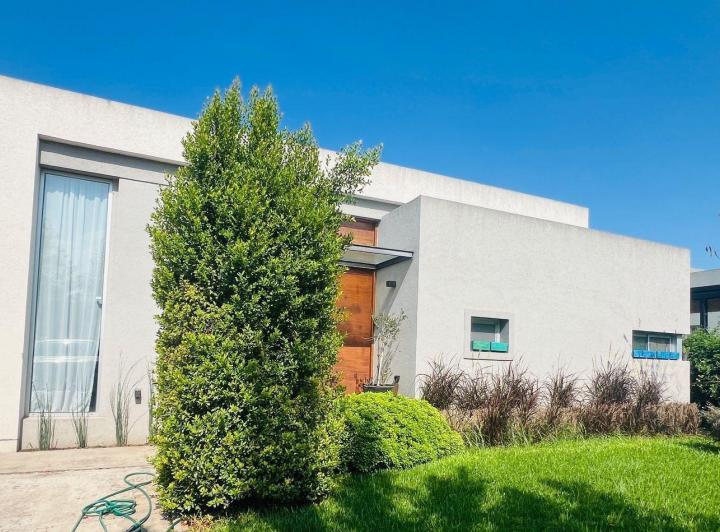 Casa · 140m² · 5 Ambientes · 1 Cochera