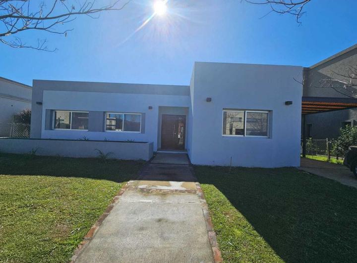 Casa · 163m² · 5 Ambientes · 2 Cocheras