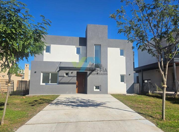 Casa · 146m² · 6 Ambientes · 2 Cocheras