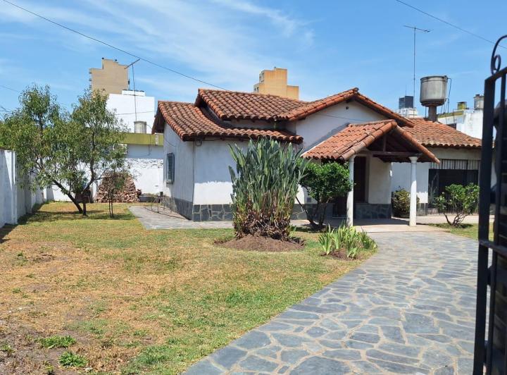 Casa · 120m² · 5 Ambientes · 2 Cocheras