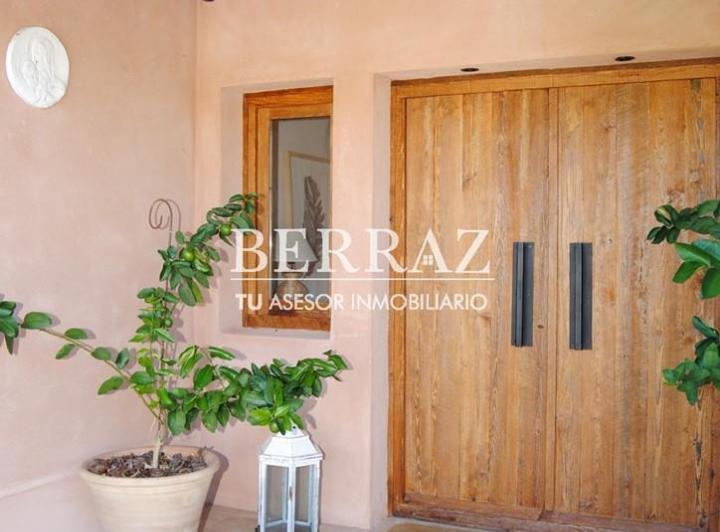 Casa · 500m² · 6 Ambientes · 1 Cochera