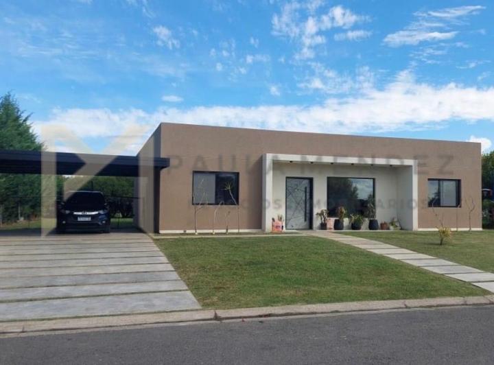 Casa · 258m² · 5 Ambientes · 1 Cochera
