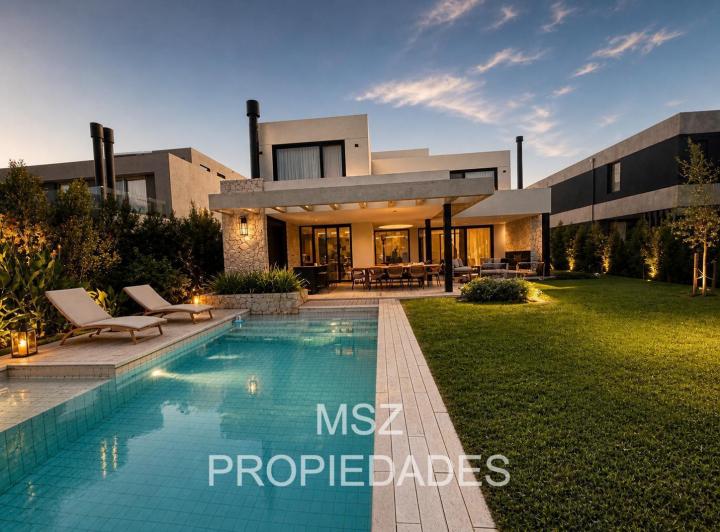 Casa · 405m² · 8 Ambientes · 2 Cocheras