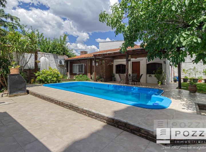 Casa · 390m² · 7 Ambientes · 2 Cocheras