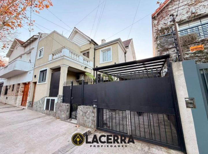 Casa · 172m² · 6 Ambientes · 2 Cocheras