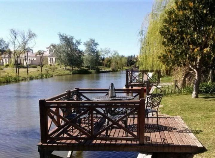 Casa · 290m² · 5 Ambientes · 1 Cochera