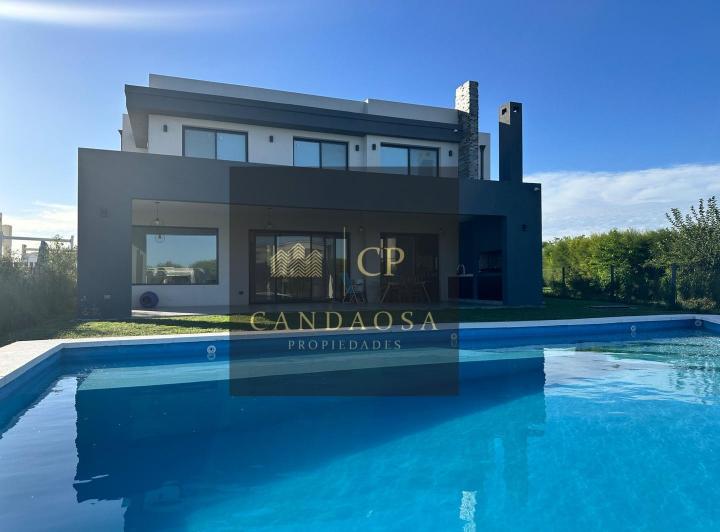 Casa · 230m² · 5 Ambientes · 7 Cocheras
