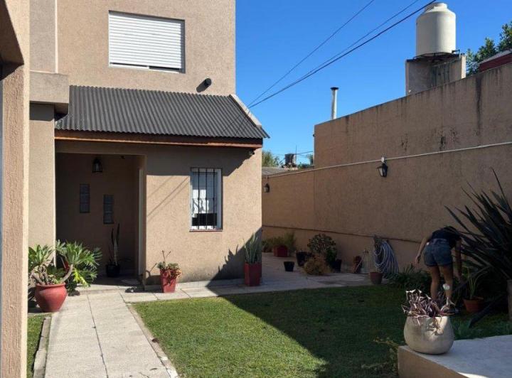 Casa · 240m² · 6 Ambientes · 1 Cochera