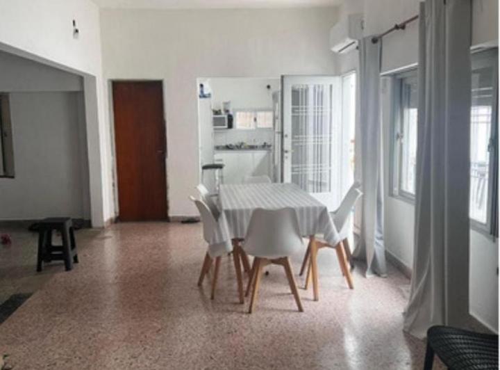 Casa · 300m² · 7 Ambientes · 2 Cocheras