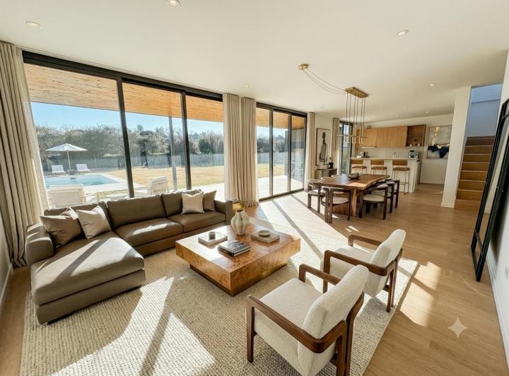 Casa · 160m² · 5 Ambientes · 2 Cocheras