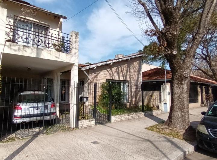 Casa · 180m² · 7 Ambientes · 1 Cochera