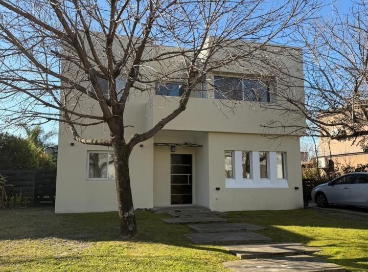 Casa · 160m² · 5 Ambientes · 1 Cochera
