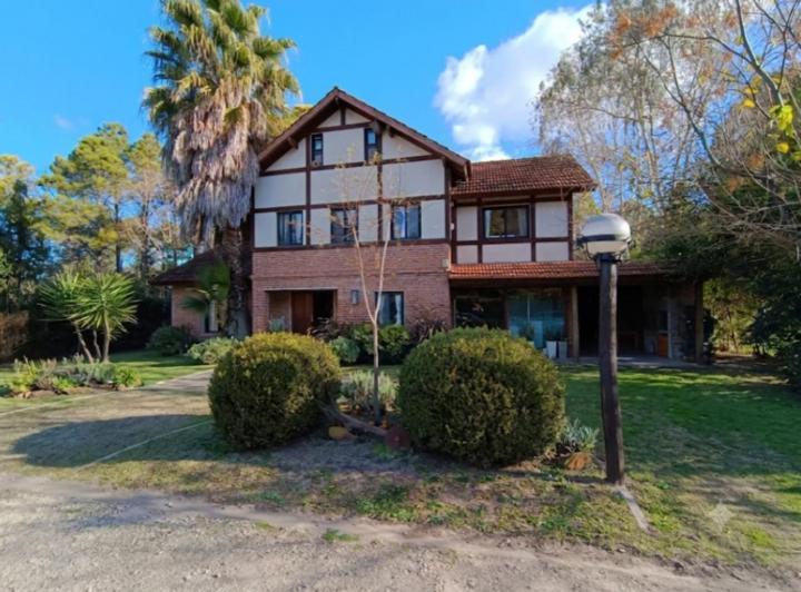 Casa · 200m² · 5 Ambientes · 5 Cocheras