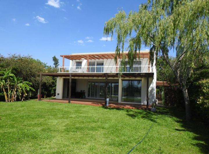 Casa · 320m² · 7 Ambientes · 2 Cocheras