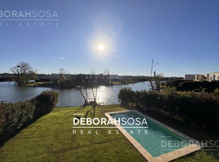 Casa · 220m² · 6 Ambientes · 7 Cocheras