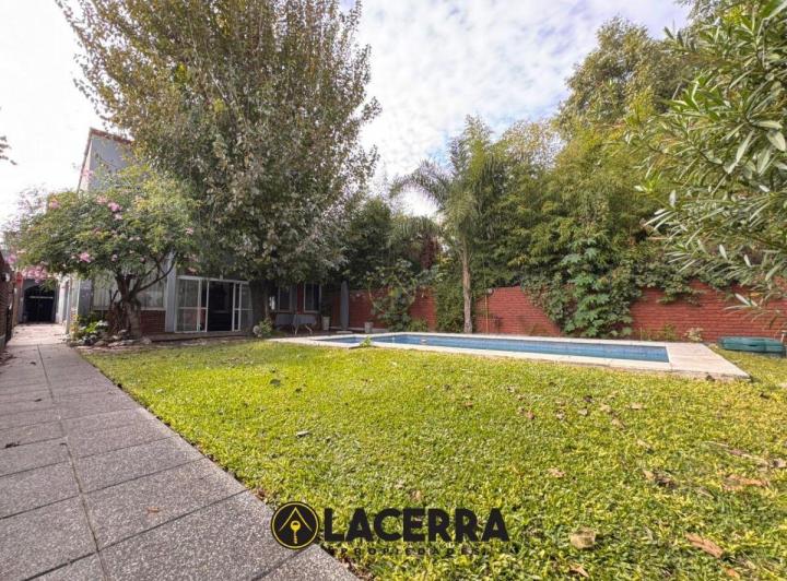 Casa · 259m² · 5 Ambientes · 3 Cocheras