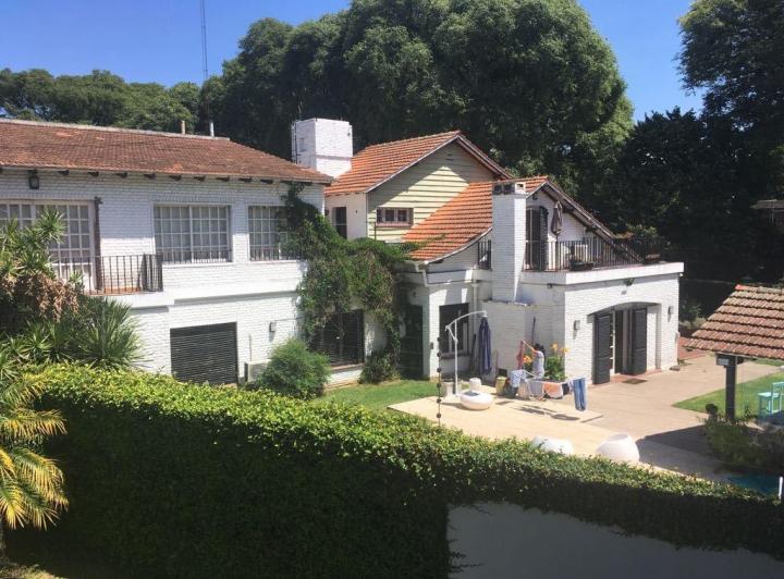 Casa · 420m² · 6 Ambientes · 2 Cocheras
