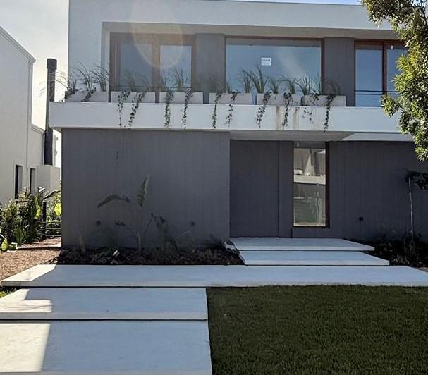 Casa · 265m² · 5 Ambientes · 1 Cochera