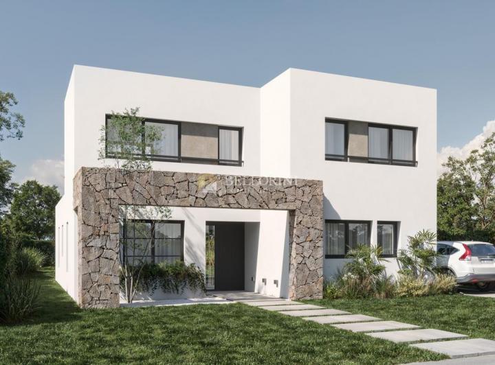 Casa · 160m² · 5 Ambientes · 4 Cocheras