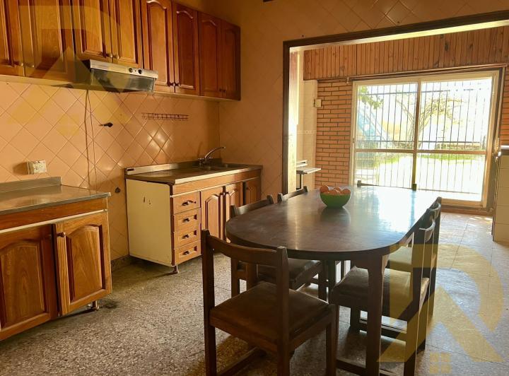Casa · 250m² · 6 Ambientes · 3 Cocheras