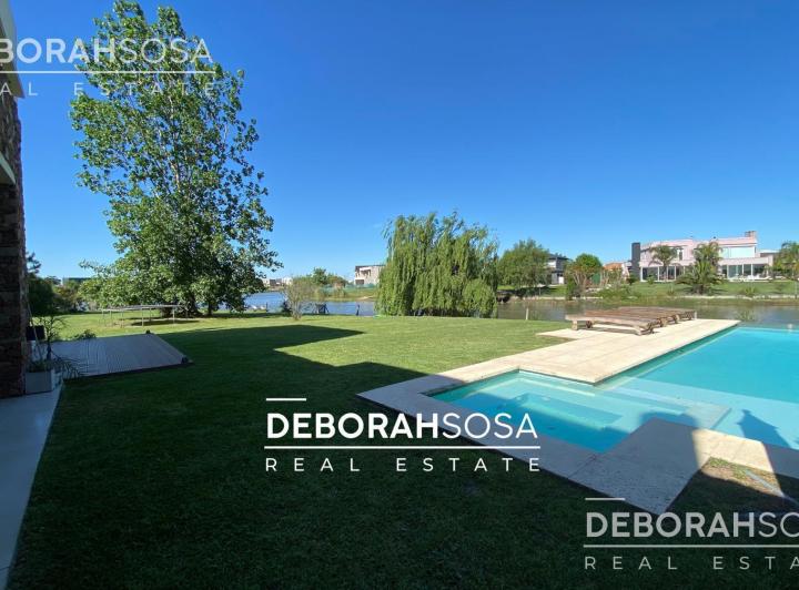 Casa · 300m² · 6 Ambientes · 2 Cocheras