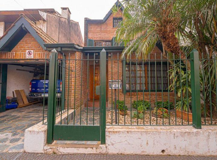 Casa · 290m² · 5 Ambientes · 1 Cochera
