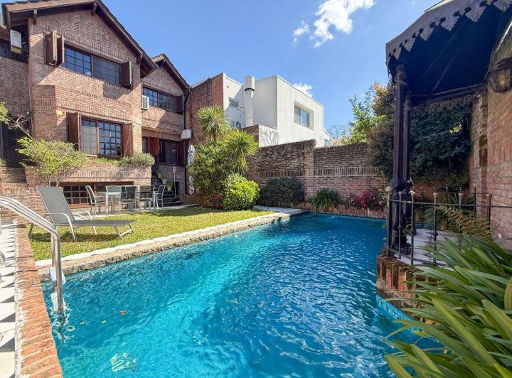 Casa · 274m² · 5 Ambientes · 2 Cocheras