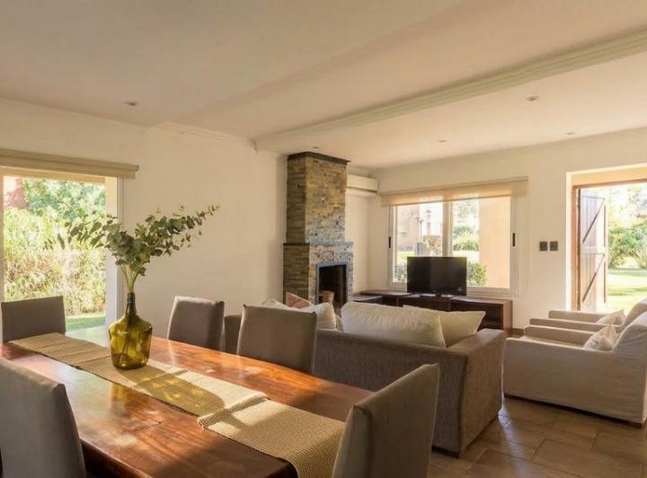 Casa · 130m² · 5 Ambientes · 2 Cocheras