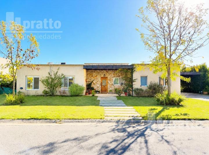 Casa · 189m² · 5 Ambientes · 4 Cocheras