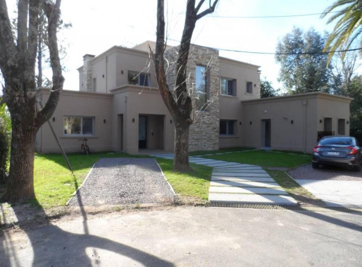 Casa · 410m² · 4 Dormitorios