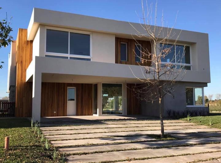 Casa · 401m² · 7 Ambientes · 2 Cocheras