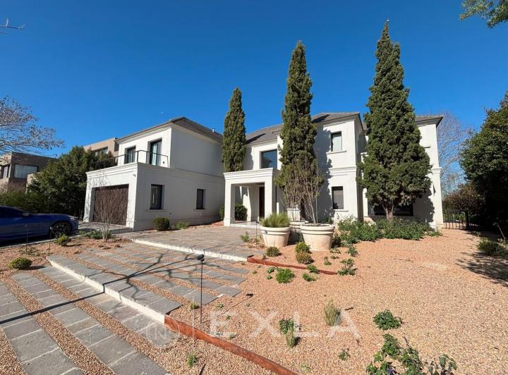Casa · 600m² · 6 Ambientes