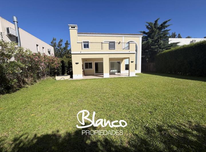 Casa · 260m² · 5 Ambientes · 2 Cocheras